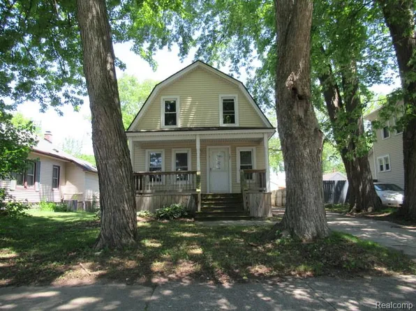 147 Crocker Blvd, Mount Clemens, MI 48043