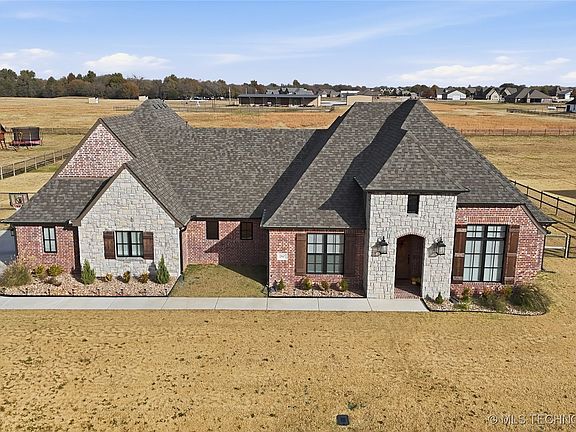 2nd image of 2547 Cross Creek Dr