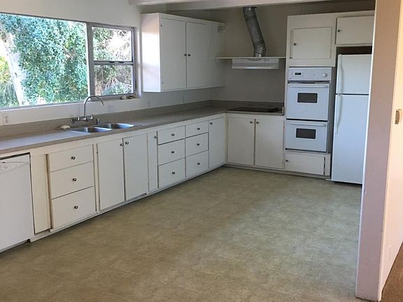 Extra Large Kitchen