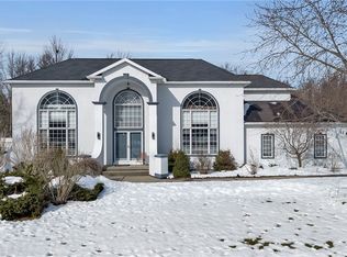 11 Hemlock Dr, Grand Island, NY 14072