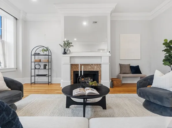 41-43 Phillips St Unit 8, Boston, MA 02114