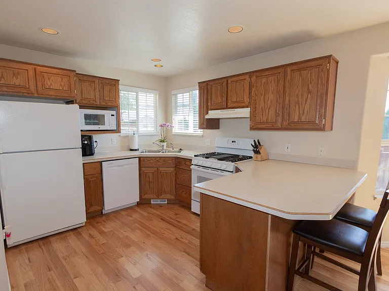 1452 Mountain Rd — Photo 8