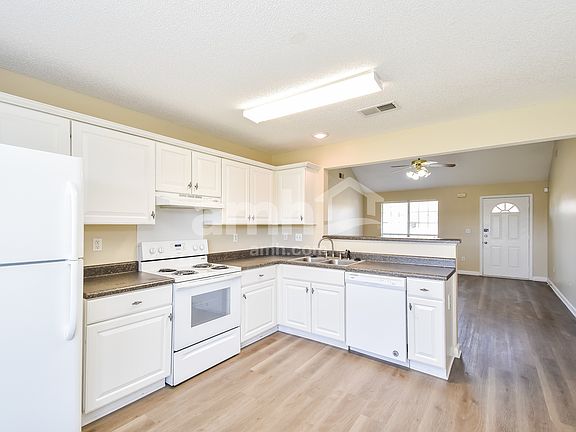 4th image of 4851 Phipps Dr