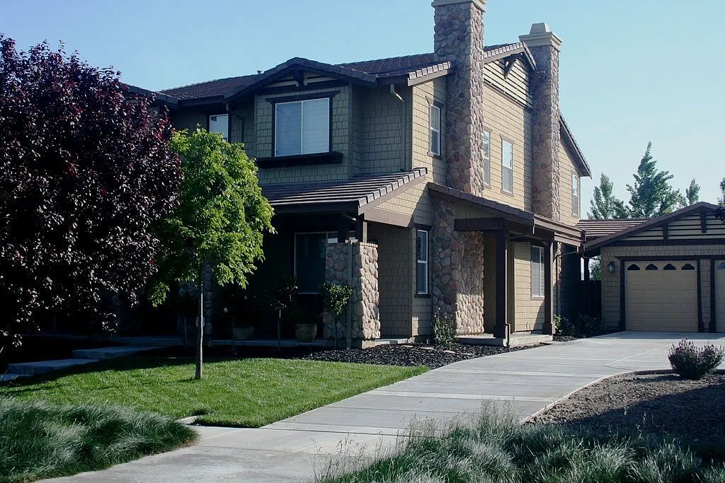 2442 Cowan Way photo 1