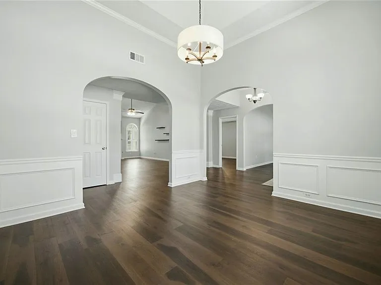 572 Staghorn Ln — Photo 3