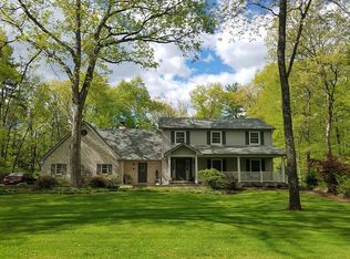 965 Summit Dr, Stroudsburg, PA