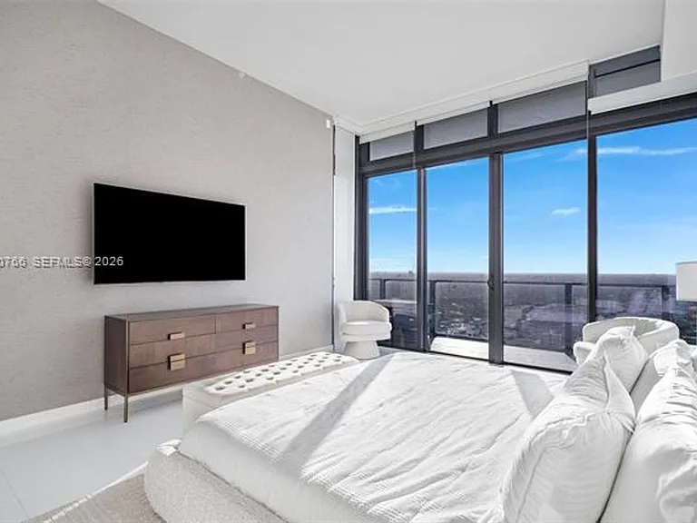 88 SW 7th St #4203 — Photo 39