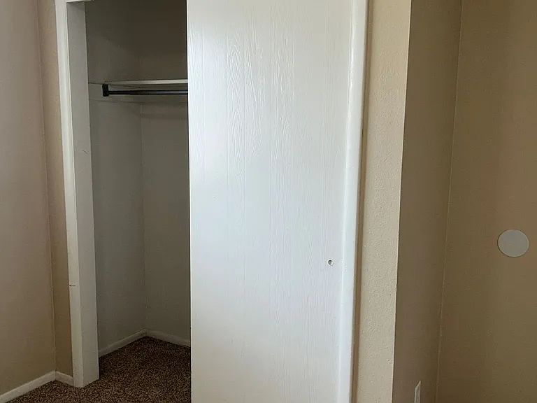 Main 819 S — Photo 39