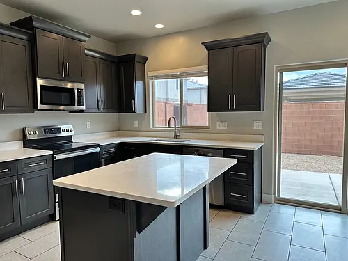 Three Bedroom Red Mountain Vista Town Home Photo 1