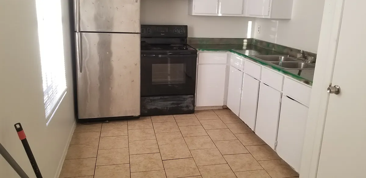 Building Photo - 4222 Woodmanor Dr #2