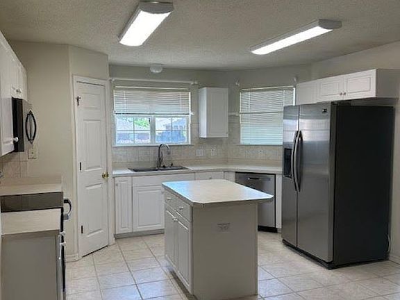 3rd image of 2719 Blackwood Dr