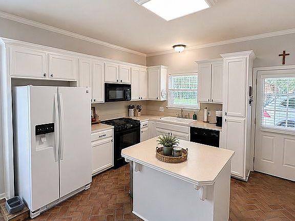 4th image of 41040 Fairmont Ave
