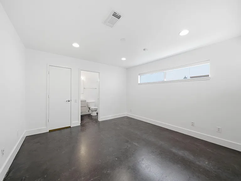 7002 Newcastle St — Photo 24