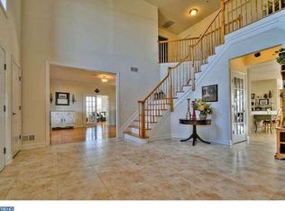 4 Lauren Ln, Hamilton, NJ 08620