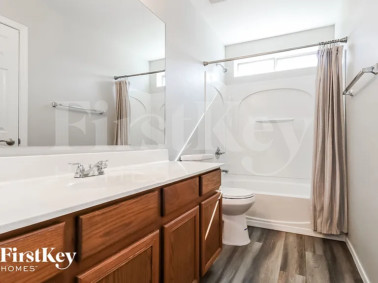 11233 W Locust Ln — Photo 13