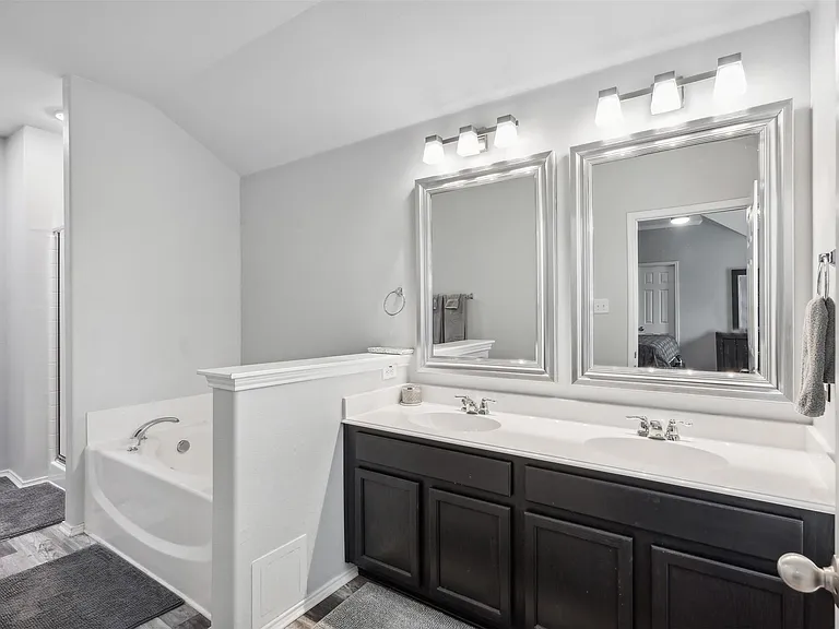 Spacious Ensuite!
