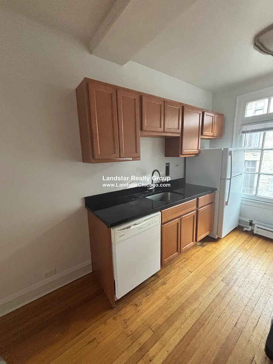 Building Photo - 907 Elmwood Ave #3D