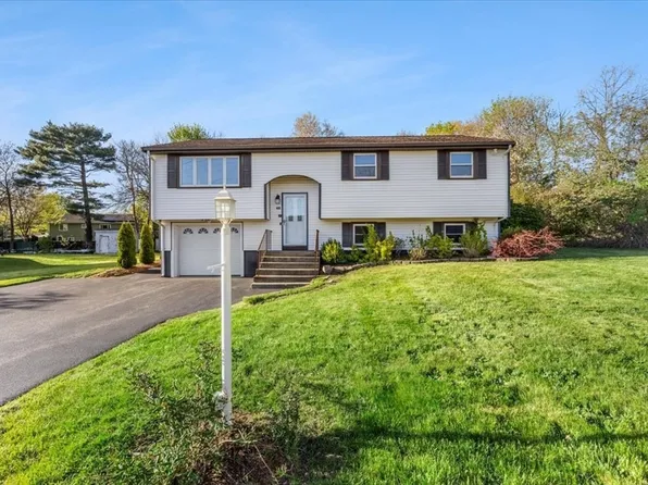 48 Moreau St, Stoughton, MA 02072