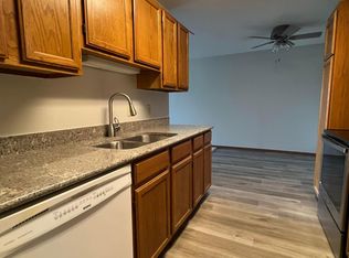 4 Pine Tree Dr APT 329, Arden Hills, MN 55112