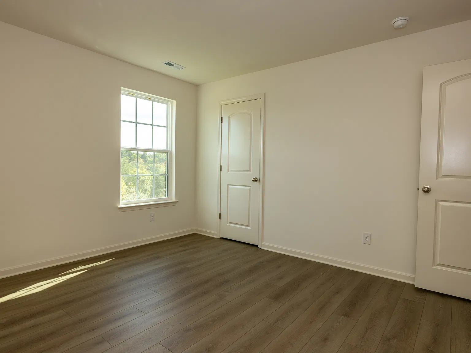 4 bed, 2.5 bath, 2350 sqft, $2,449 — Photo 3