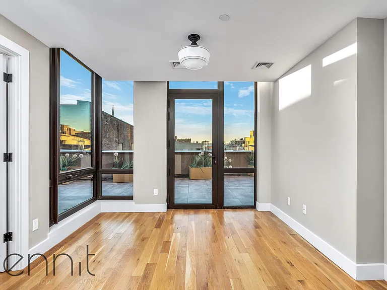 31 Debevoise St #4E — Photo 1