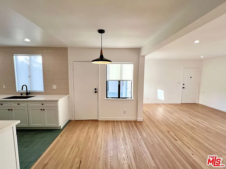 4908 Saint Elmo Dr — Photo 2