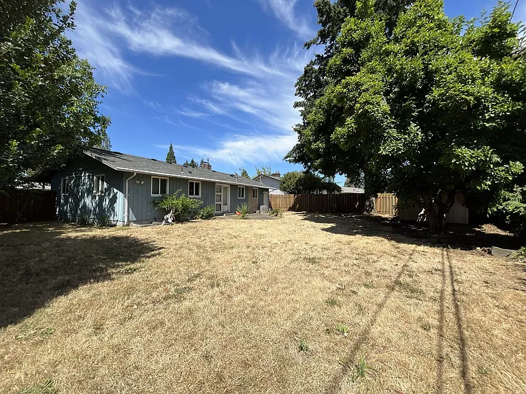 730 SE 143rd Ave — Photo 32