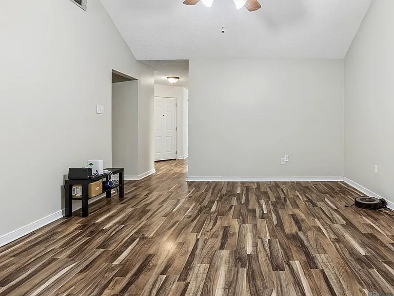 520 Stoney Creek Ave — Photo 5