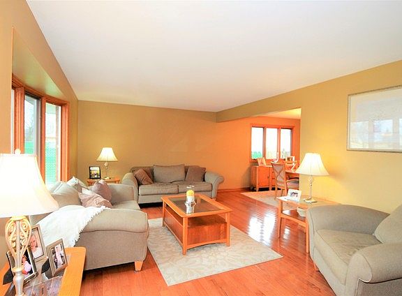 3rd image of 15333 Edgewood Dr