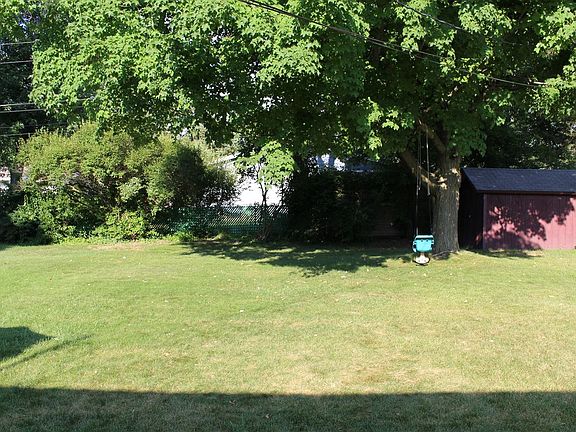2nd image of 2126 Briar Ln