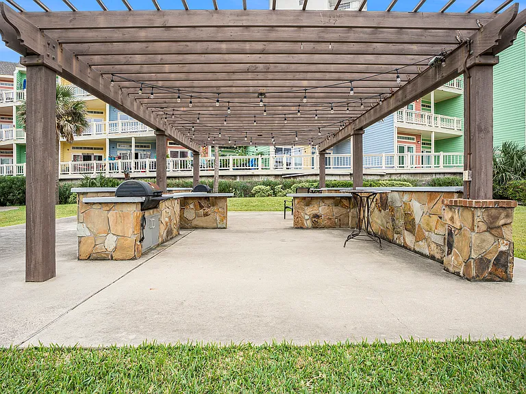 The Oceanfront Galveston Apartments — Photo 74