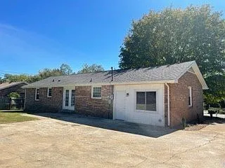 215 Kirby Dr — Photo 2