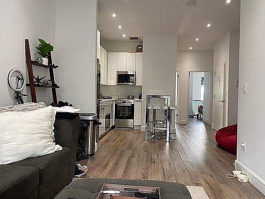 1st image of 1450 Myrtle Ave APT 3