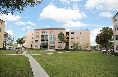 2nd image of 2821 Somerset Dr APT 303