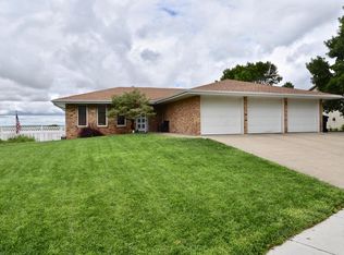 826 Cherry Dr, Pierre, SD 57501