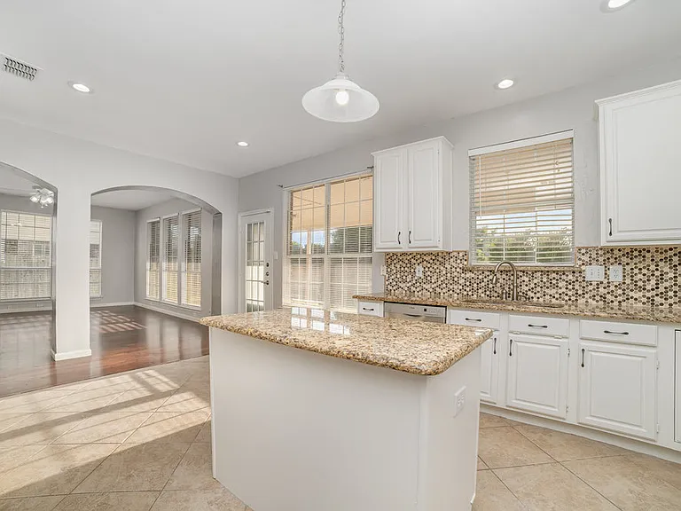 1908 Wood Crest Dr — Photo 11