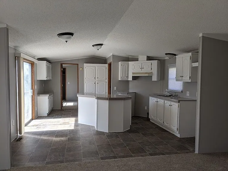 Avon Lakes Estates — Photo 31