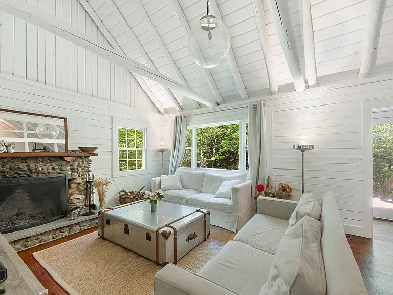 809 Edge Of Woods Rd — Photo 8