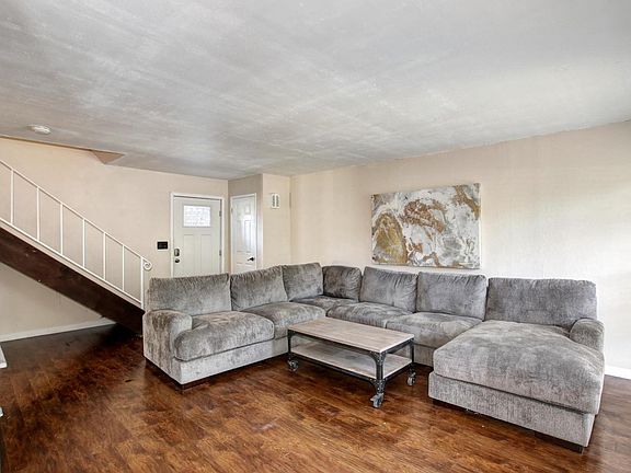 2nd image of 3215 Bermuda Ave APT 21