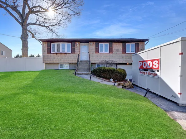 24 Farner Avenue, Selden, NY 11784