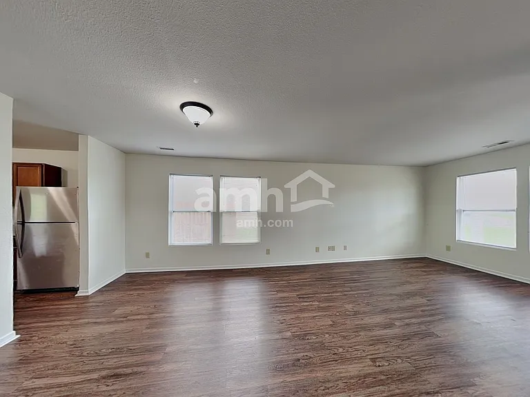524 Bridgewater Dr — Photo 8