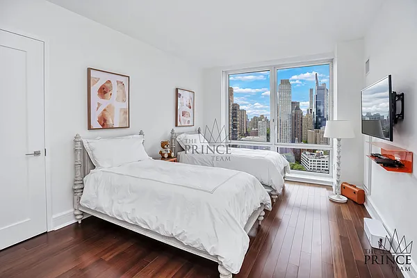 Rented by Compass | media 21