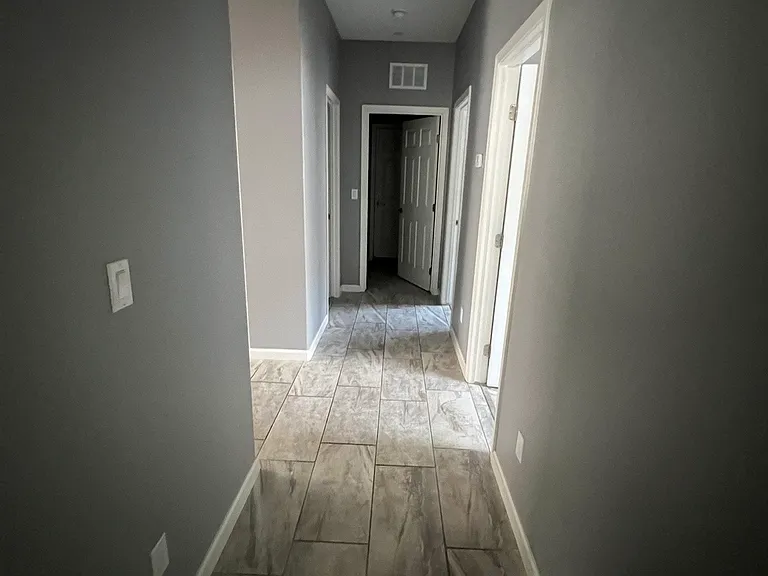 1332 Greenbrier Dr — Photo 13