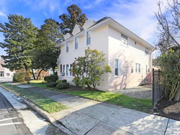 7401 Ventnor Ave, Margate, NJ 08402