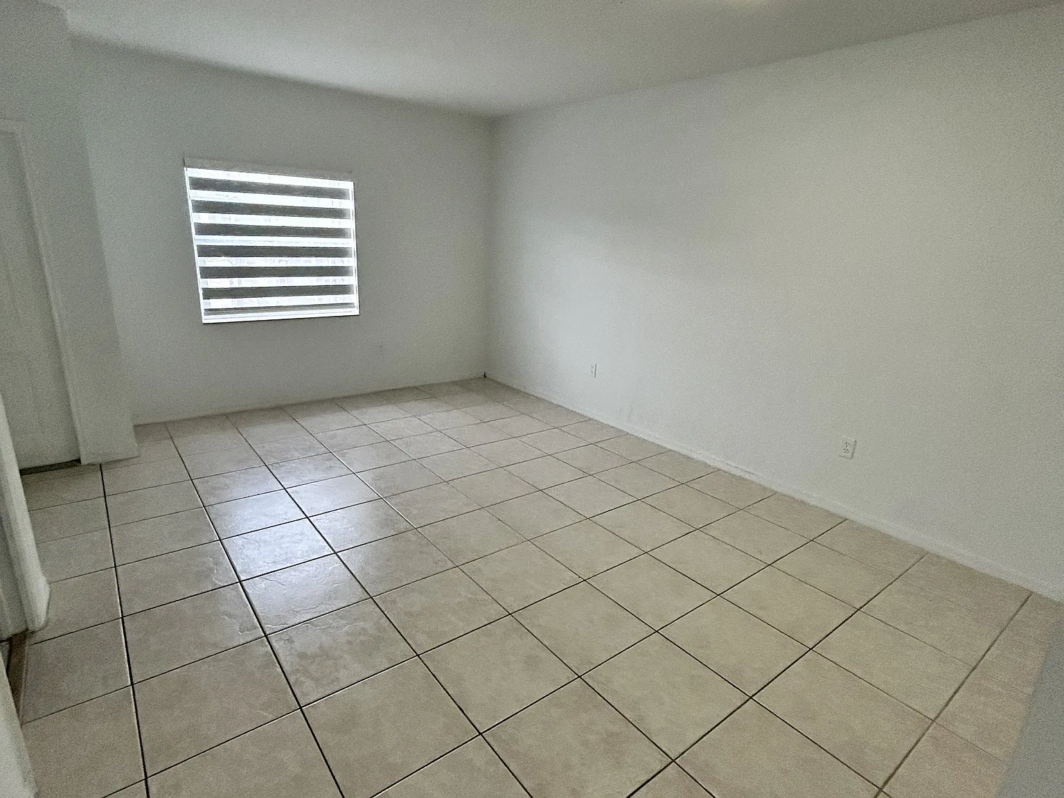 3 bed, 2.5 bath, 1420 sqft, $3,150 — Photo 2