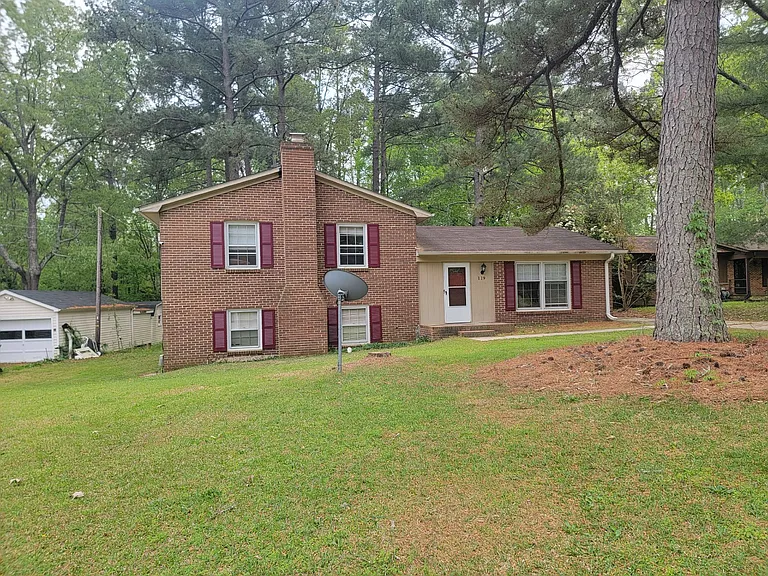 119 Monterey Ln — Photo 1