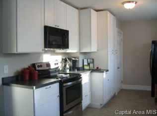 11 Pine Pl, Jacksonville, IL 62650