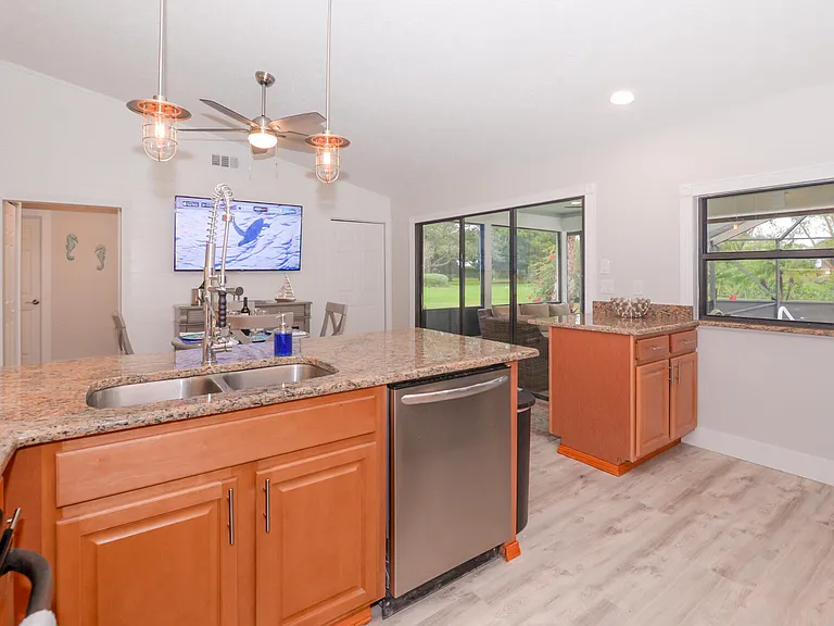 2411 NE Pinecrest Lakes Blvd — Photo 10