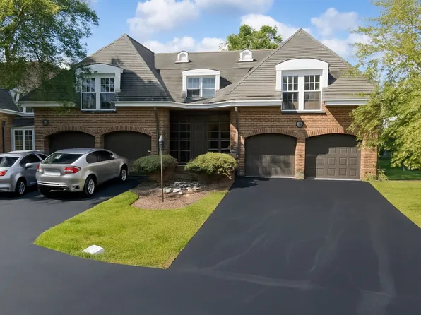 12626 S London Ln APT 2, Palos Heights, IL 60463