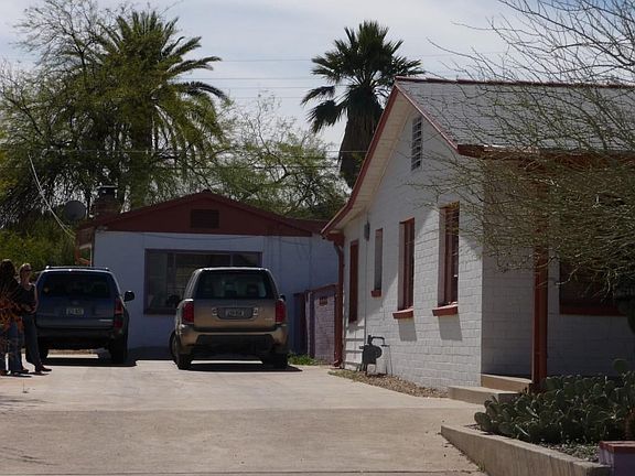 Driveway parking is shared with main house tenant